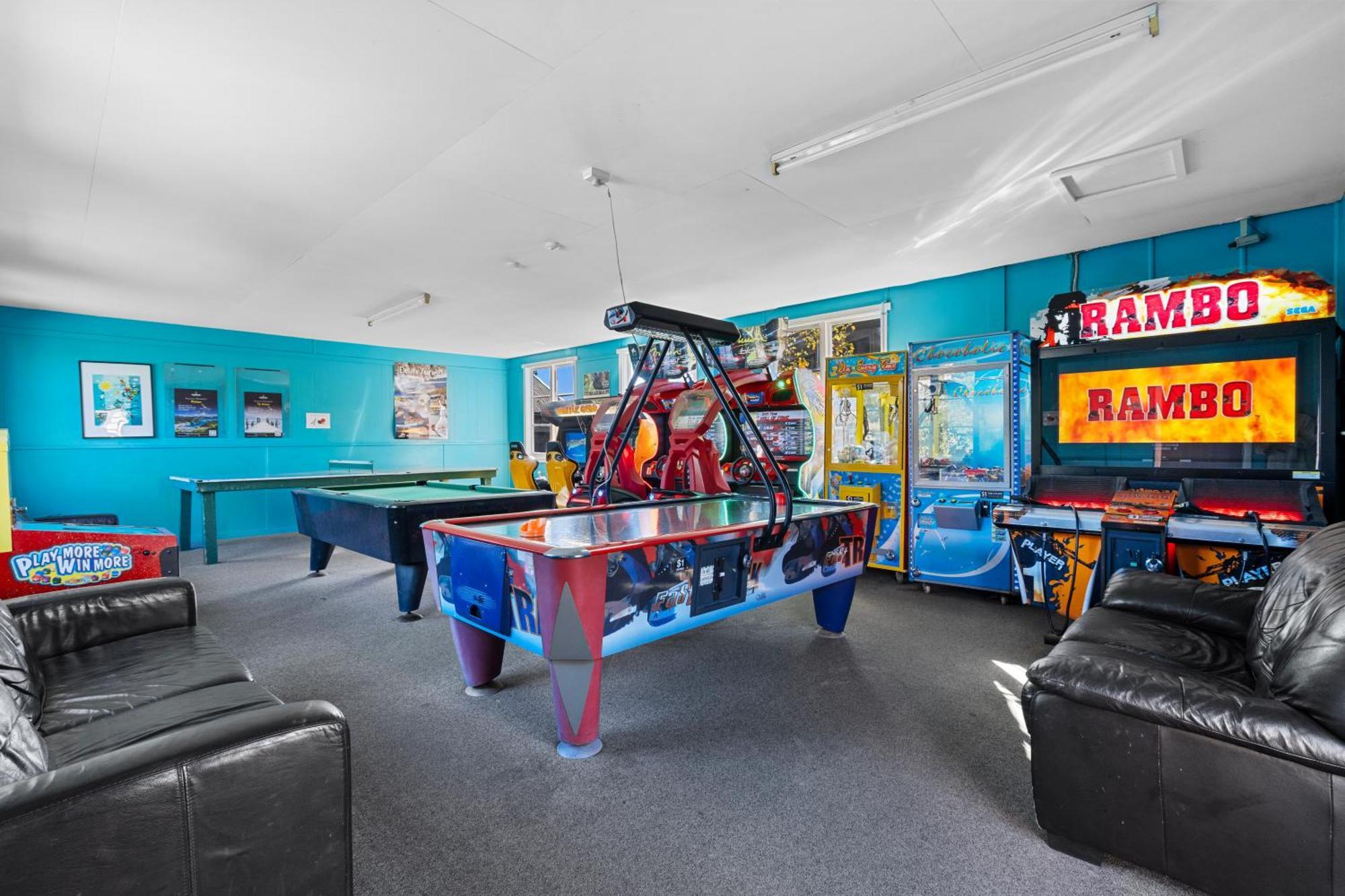 Tasman Holiday Parks - Christchurch Eksteriør billede The games room at the Australian Institute of Sport