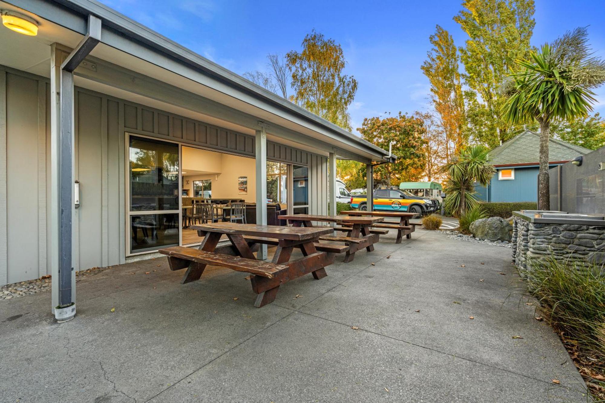 Tasman Holiday Parks - Christchurch Eksteriør billede The cafe at the centre