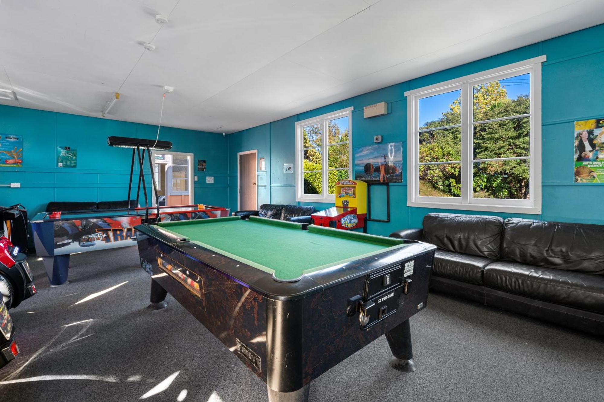 Tasman Holiday Parks - Christchurch Eksteriør billede Games room