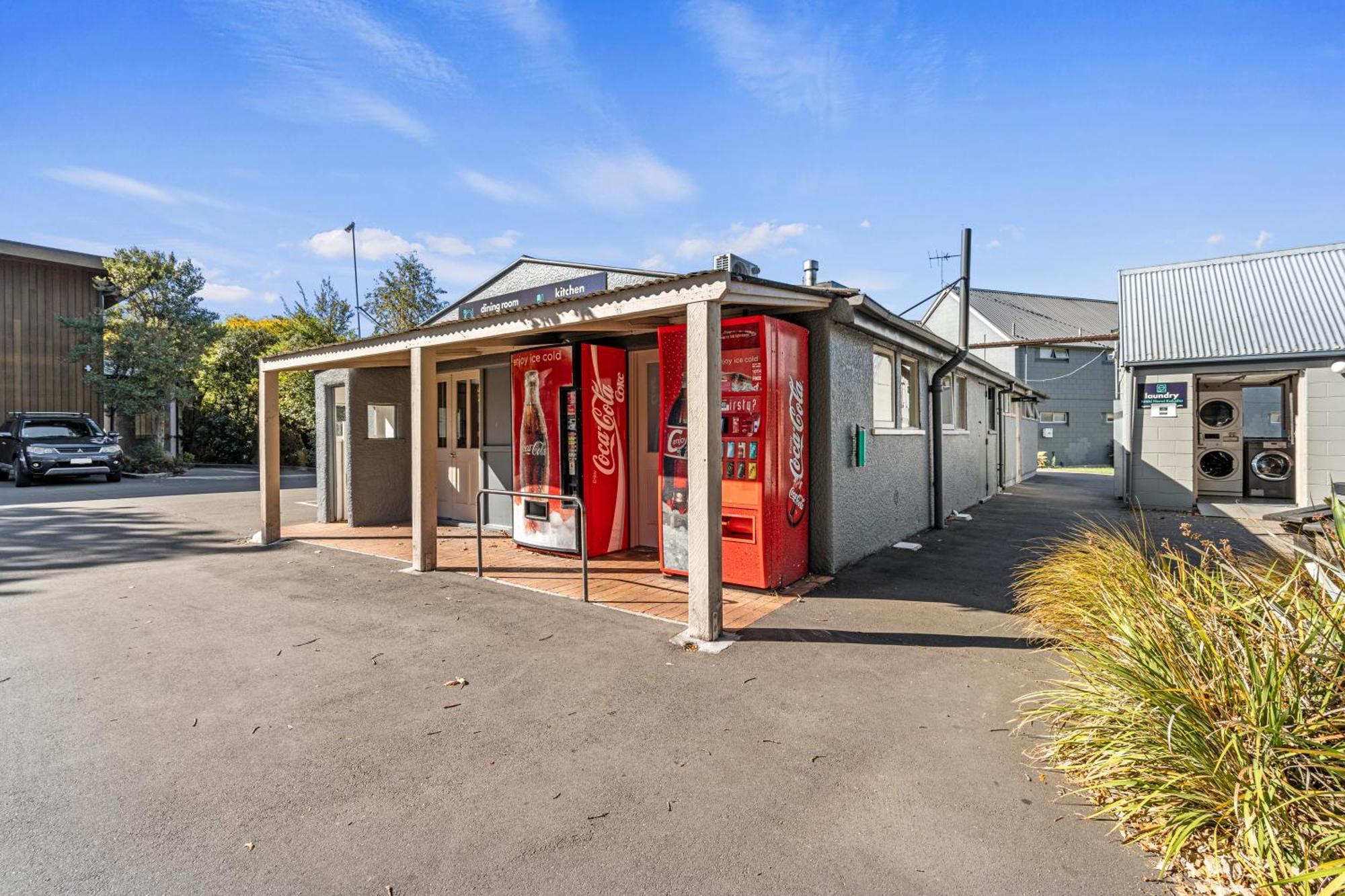 Tasman Holiday Parks - Christchurch Eksteriør billede The original 1950s vending building