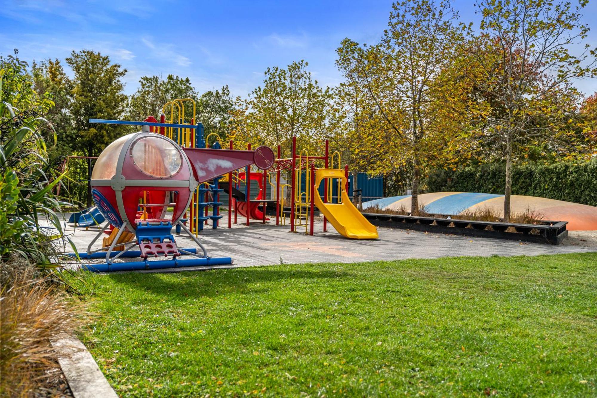 Tasman Holiday Parks - Christchurch Eksteriør billede Playground at the park