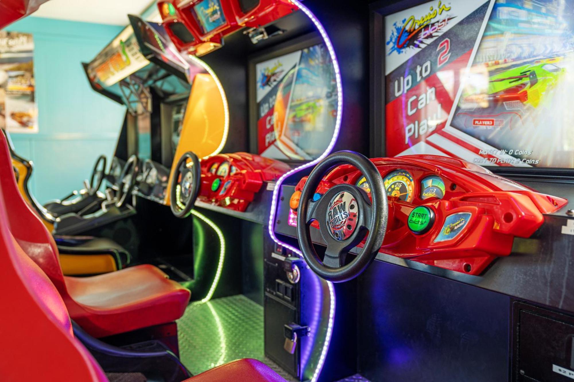 Tasman Holiday Parks - Christchurch Eksteriør billede A racing arcade game