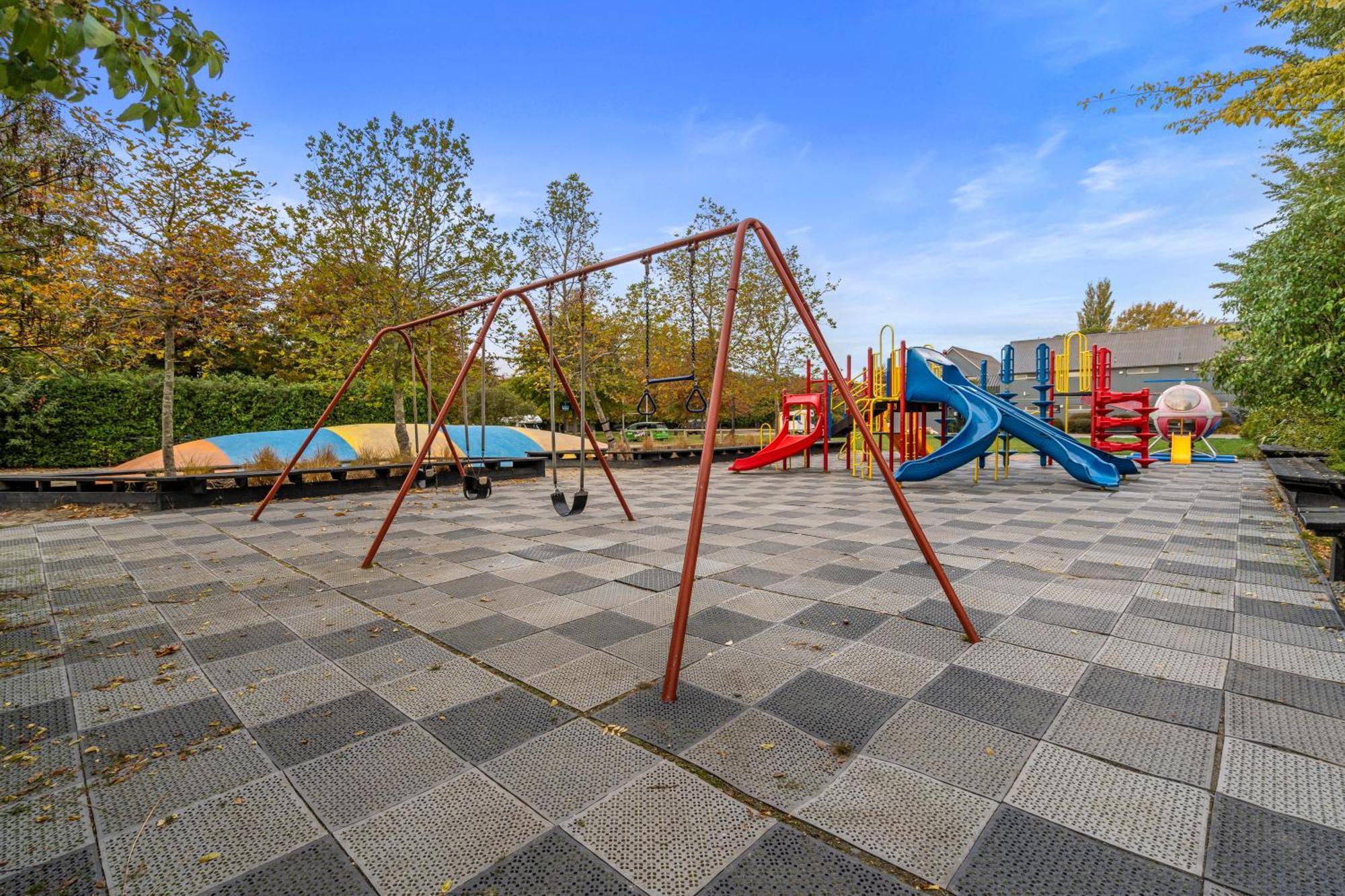 Tasman Holiday Parks - Christchurch Eksteriør billede Playground in the village