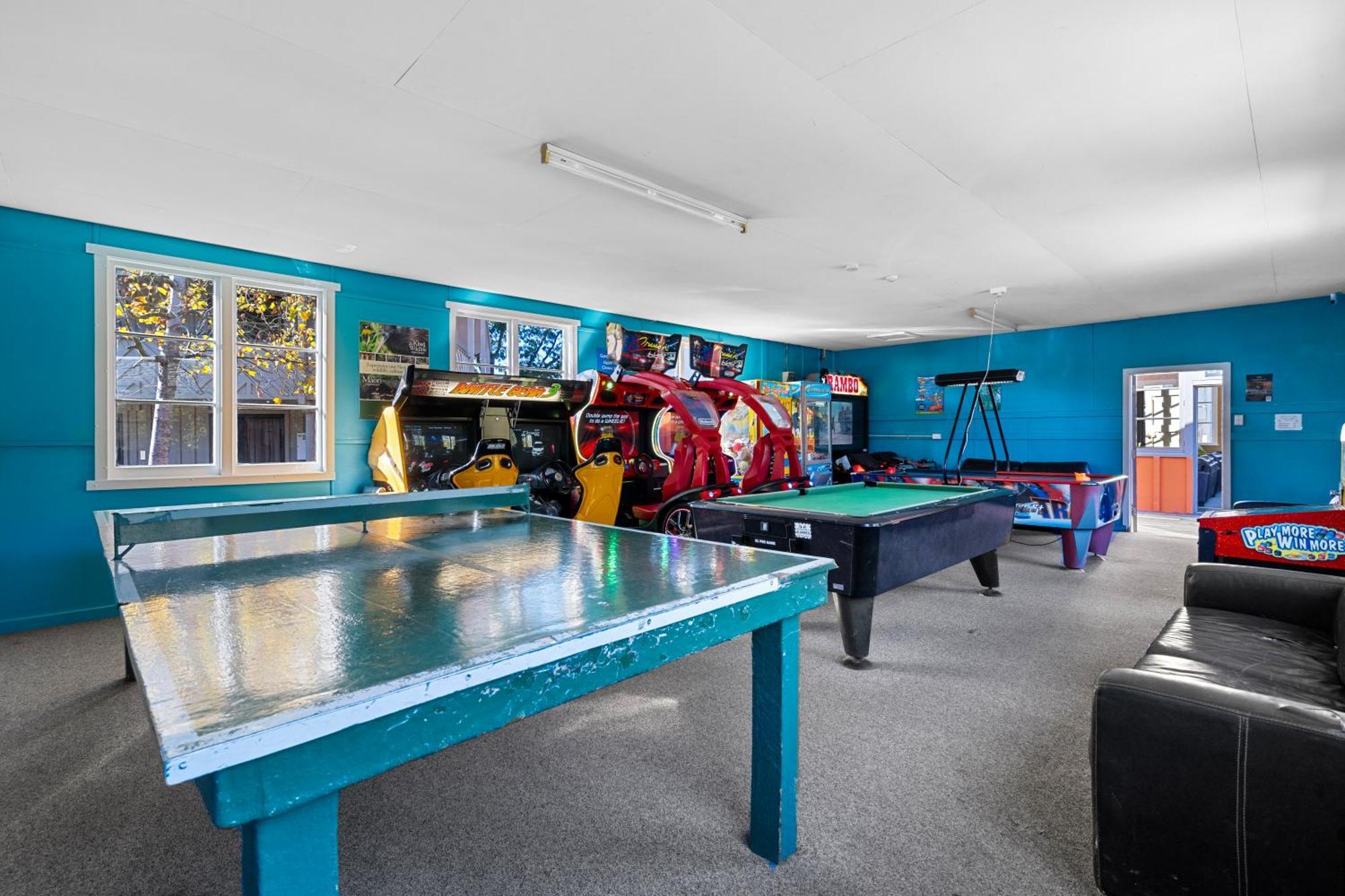 Tasman Holiday Parks - Christchurch Eksteriør billede The games room at the centre