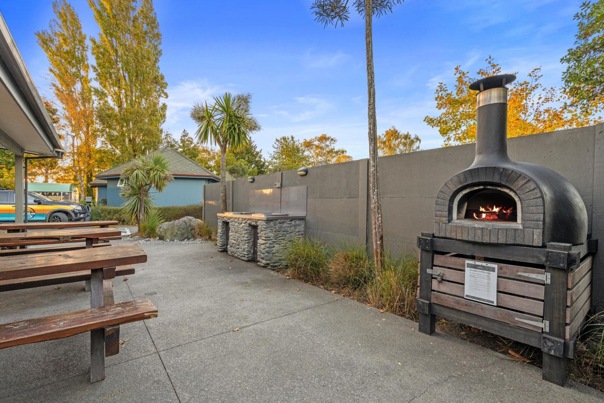 Tasman Holiday Parks - Christchurch Eksteriør billede The outdoor pizza oven at the Village