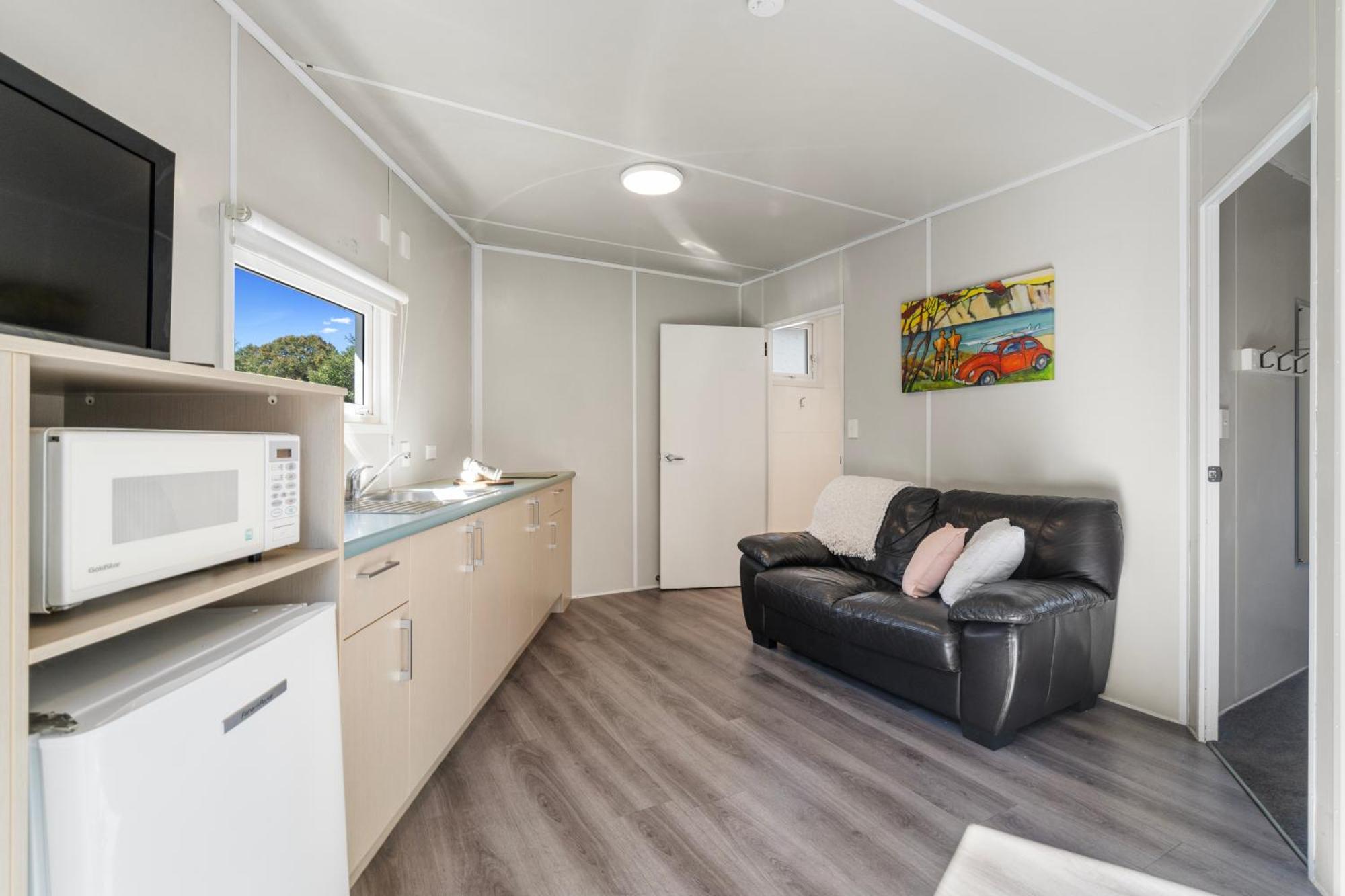 Tasman Holiday Parks - Christchurch Eksteriør billede A typical studio apartment