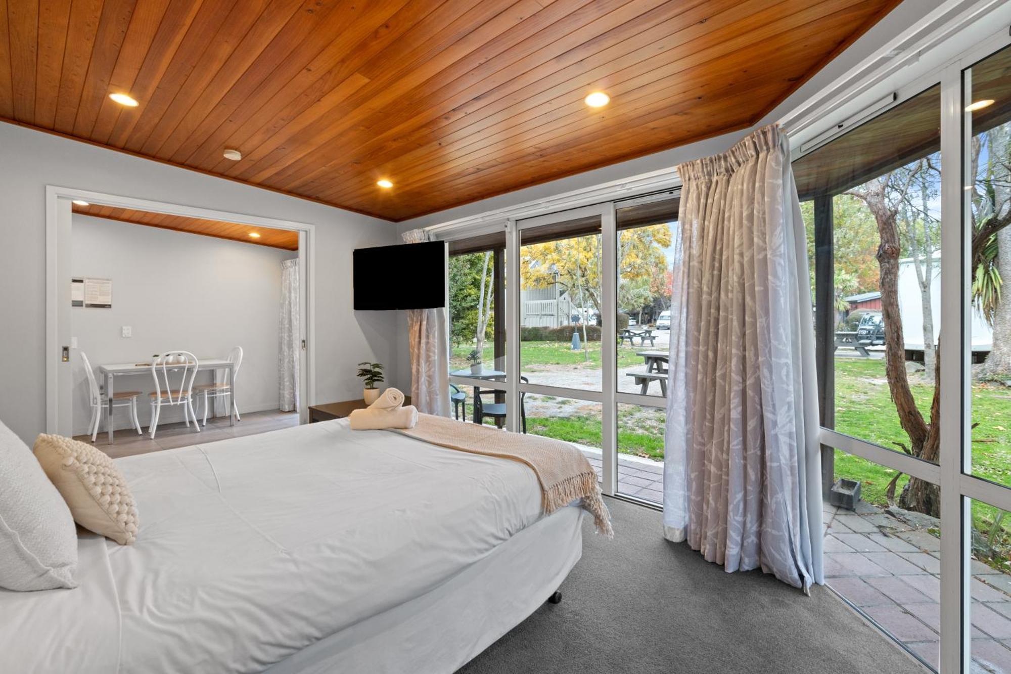 Tasman Holiday Parks - Christchurch Eksteriør billede A bedroom at the hotel